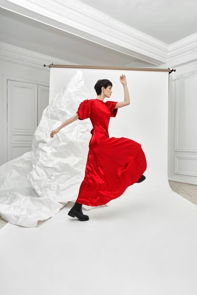 viscose dress with open back and flashlight sleeves - red, XL